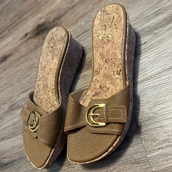 Stuart Weitzman Brown Leather Cork Wedges Gold Buckle Sandals Size 6.5 - Picture 3 of 8